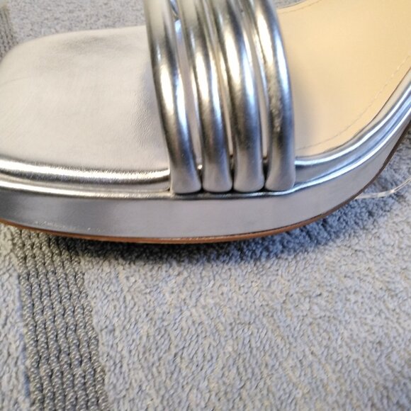 Chic & Modern Modatope Silver Metallic Block Heels Size 10 Ankle Strap Platform - Picture 10 of 16